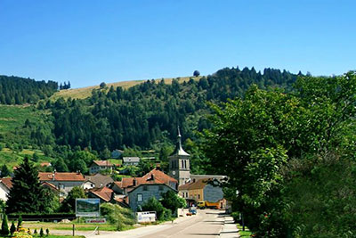 Location Vosges - Le village en été