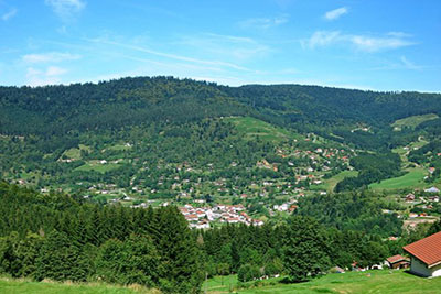 Location Vosges - Le village en été