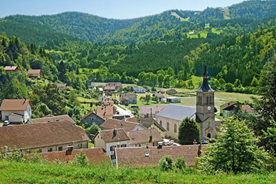 Location Vosges - Le village en été