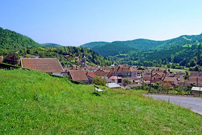 Location Vosges - Le village en été